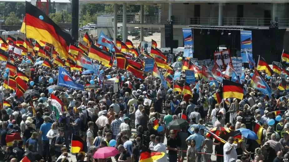 Удзельнікі маршу «Будучыня Германіі», Берлін, 27 мая 2018 года. Фота AFP.