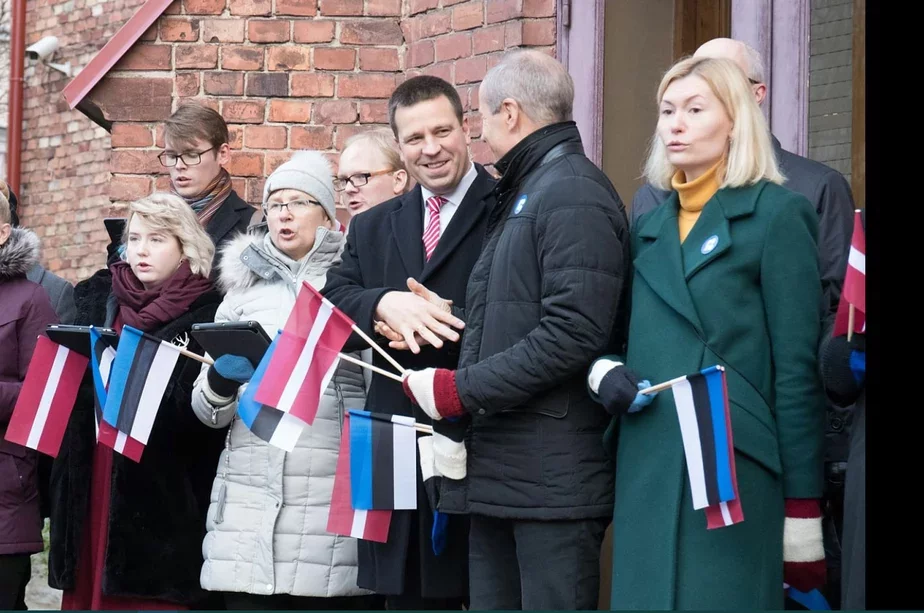 В центре — премьер-министр Эстонии Юри Ратас. Фото delfi.ee