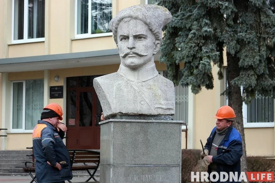 Помнік Чапаеву на скрыжаванні вуліц Васілька і Карбышава ў Гродне. Фота Руслана Кулевіча, hrodna.life