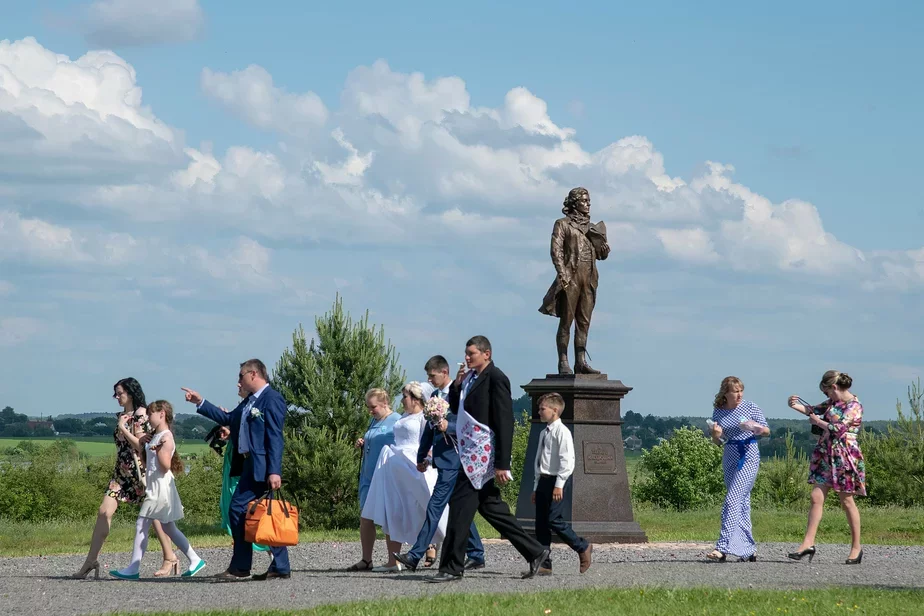 Вяселле прыехала да сядзібы Тадэвуша Касцюшкі. Фота Джэймса Гіла для «Нью-Ёрк таймс».