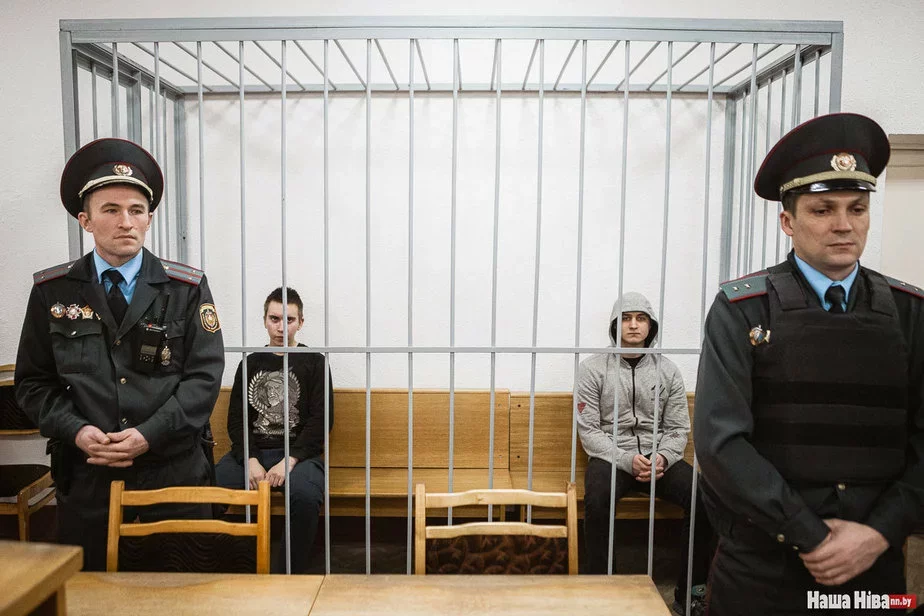 Анархисты Иван Комар и Никита Емельянов в суде. Фото Надежды Бужан
