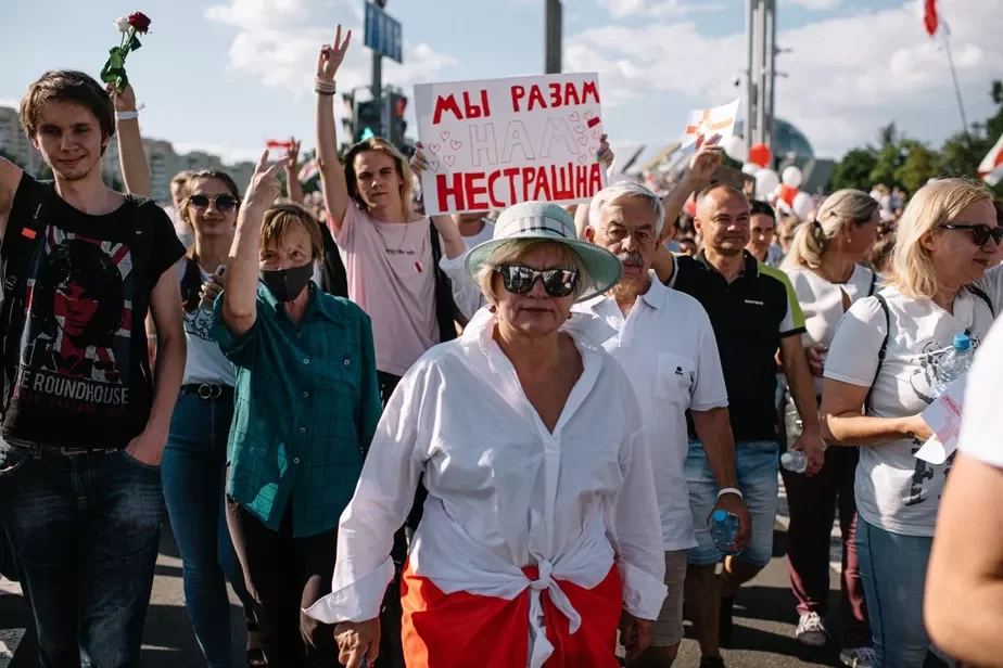 Na pieršym płanie — Lilija Ułasava i jaje muž Uładzimir Iskarcaŭ. Fota Paŭła Kryčko