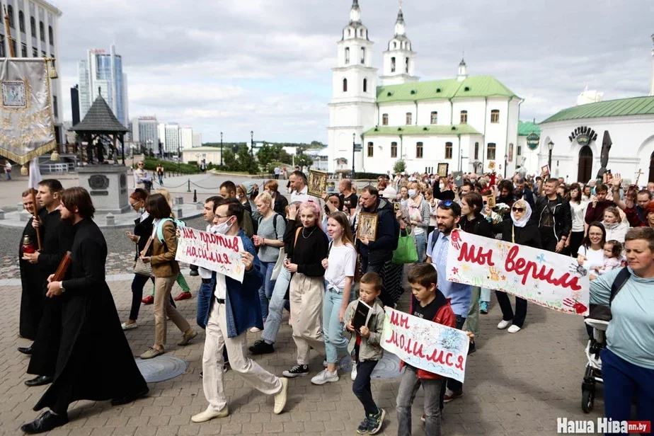 Верующие разных конфессий на марше 13 августа 2020 г. Фото Надежды Бужан
