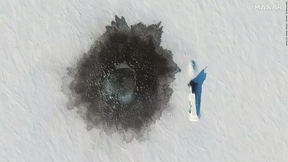 Российская субмарина Дельта-4. Снимок со спутника.