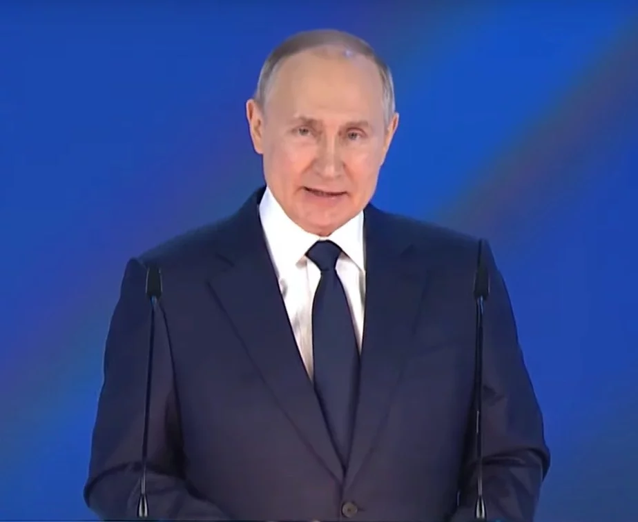 Владимир Путин выступает с посланием Федеральному собранию 21 апреля. Скриншот видео
