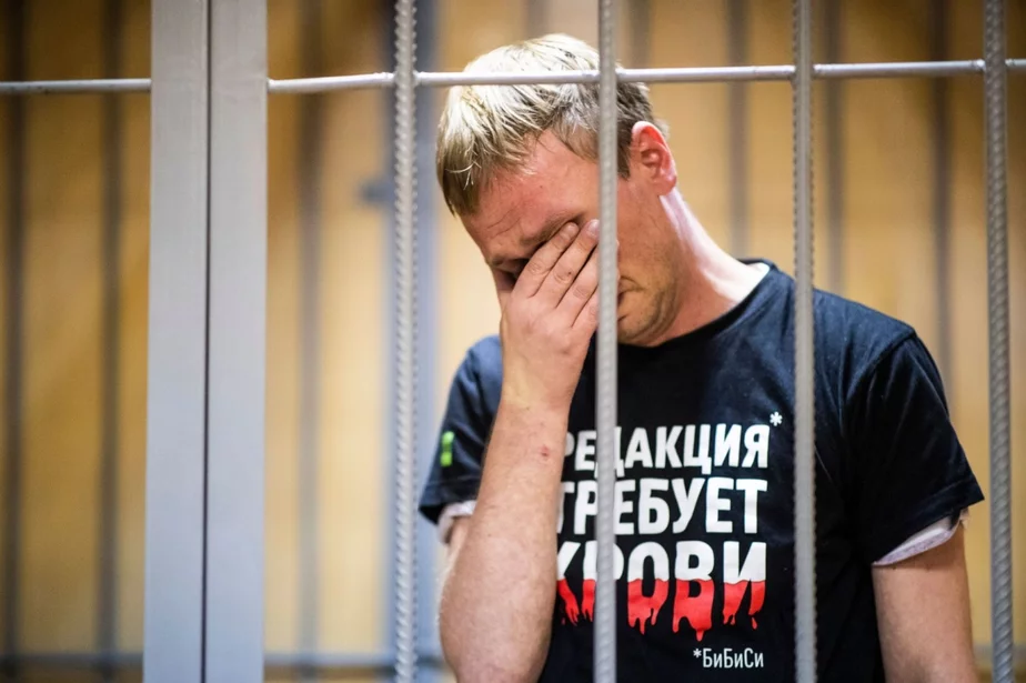 Одна из самых громких историй преследования журналистов в России — дело Ивана Галунова, которому подбросили наркотики. Фото Евгения Фельдмана, «Медуза»