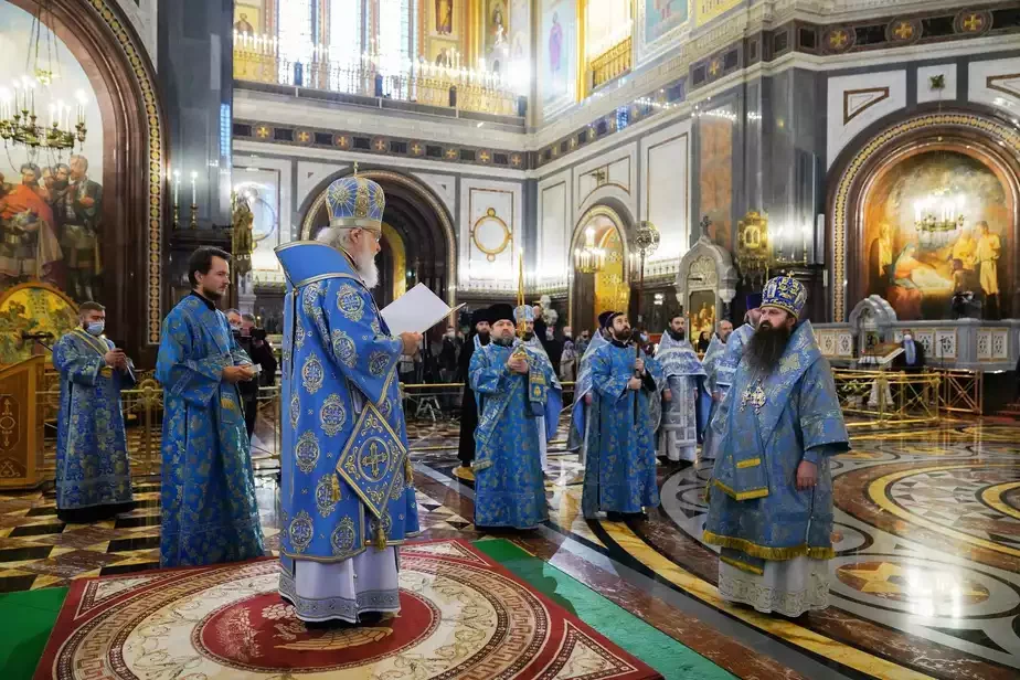 Патриарх Кирилл возвел епископа Антония (справа) в ранг архиепископа. Фото church.by.