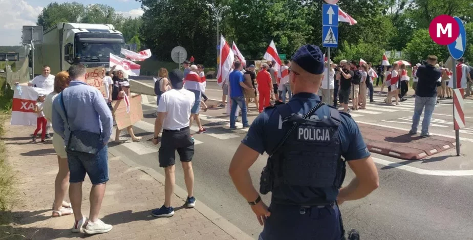 Biełarusy padčas akcyi pratestu na polska-biełaruskaj miažy. Fota Rusłana Kuleviča