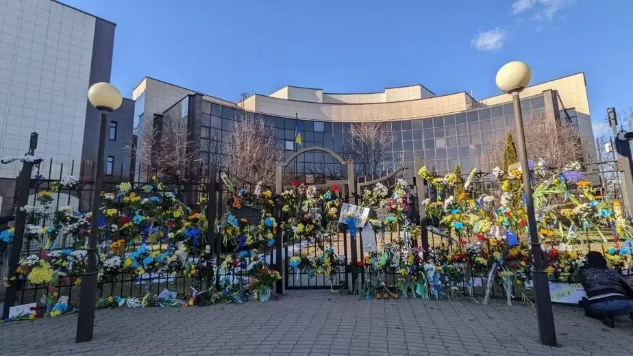 Так выглядело сегодня посольство Украины в Минске.