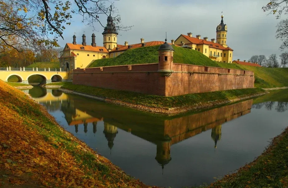 «Niezasłužana restaŭravany» Niaśvižski zamak. Krynica fota: photoclub.by