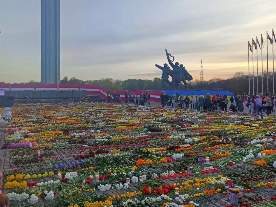 Мемарыяльны комплекс «Помнік воінам савецкай арміі — вызваліцелям савецкай Латвіі i Рыгі ад нямецка-фашысцкіх захопнікаў» у сталіцы Латвіі Рызе. Фота: Рыжская гарадская рада