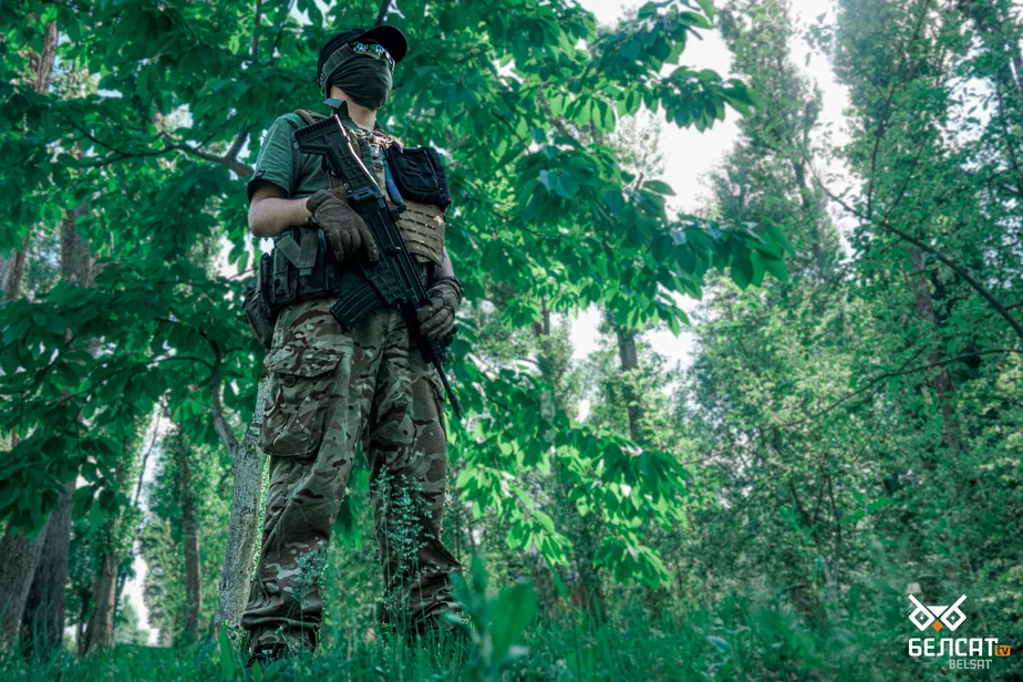 Боец полка имени Кастуся Калиновского с позывным Хоббит. Фото: Алесь Устинов / Белсат