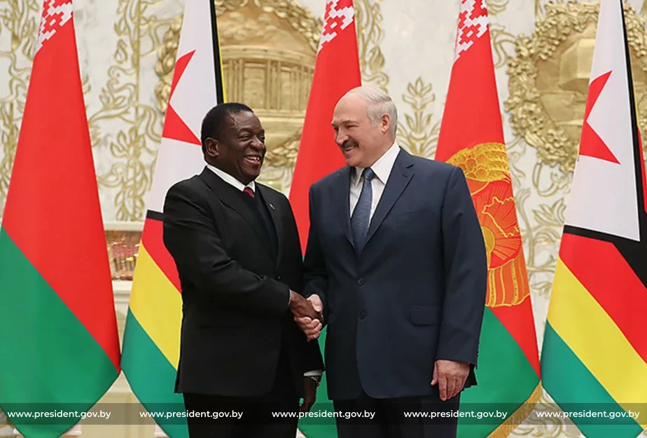 Лукашенко с президентом Зимбабве Эммерсоном Мнангагва