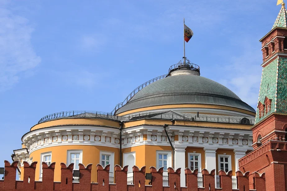 Sienacki pałac, rezidencyja prezidenta Rasii, znachodzicca z boku Krasnaj płoščy i Maŭzaleja Lenina. Fota Wikimedia Commons