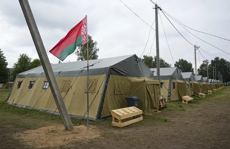 Военный лагерь под Осиповичами. Фото: AP Photo / Alexander Zemlianichenko