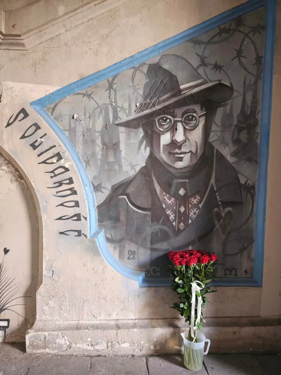 Портрет Пушкина возле белорусского бара «Карма» в Варшаве. Фото: «Белсат»
