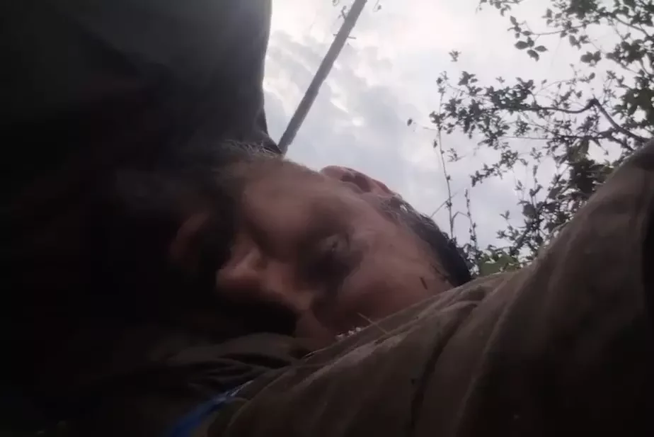 Скрин видео Сенцова после контузии с фронта