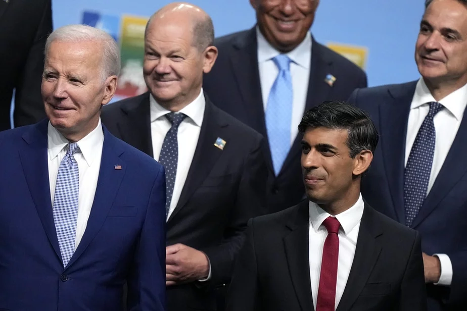 Лидеры США, Германии и Великобритании во время саммита в Вильнюсе. Фото: AP Photo / Pavel Golovkin