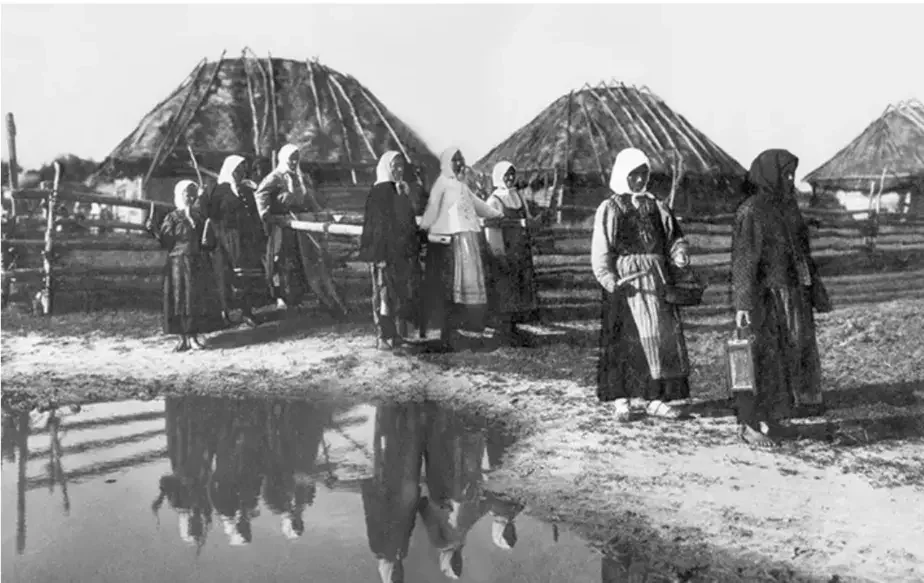 Чтобы избавиться от эпидемии, делали обряд вспахивания деревни. Фото с сайта medvestnik.by