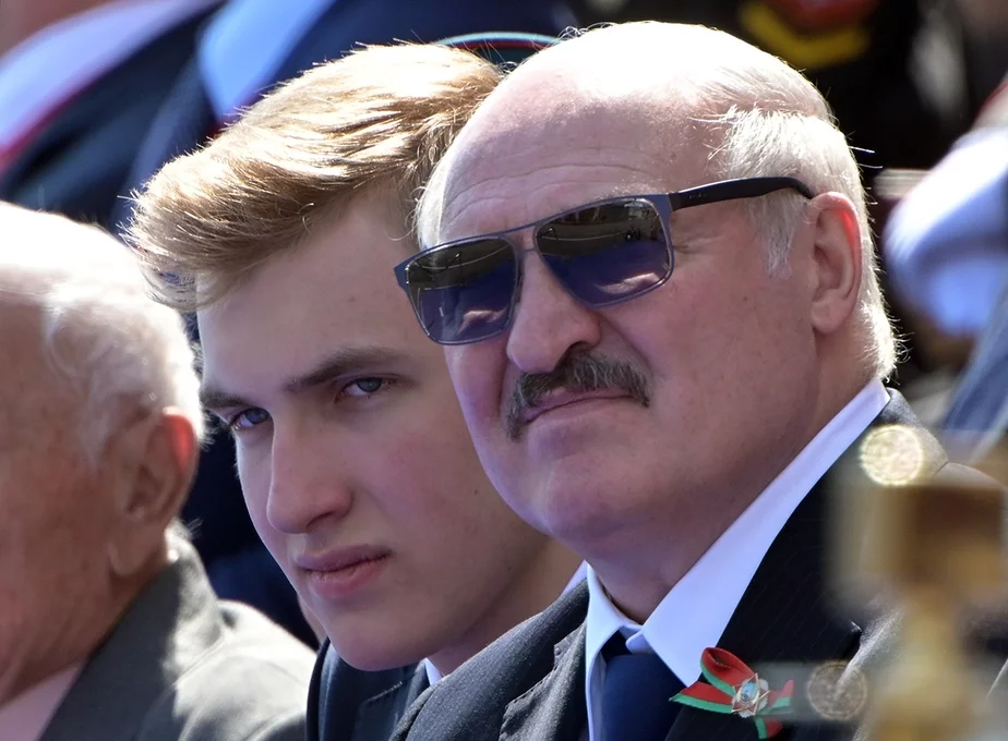 Александр Лукашенко с сыном Николаем на Дне Победы в Москве в 2020 году. Фото: Sergey Guneev-Host Photo Agency via Getty Images