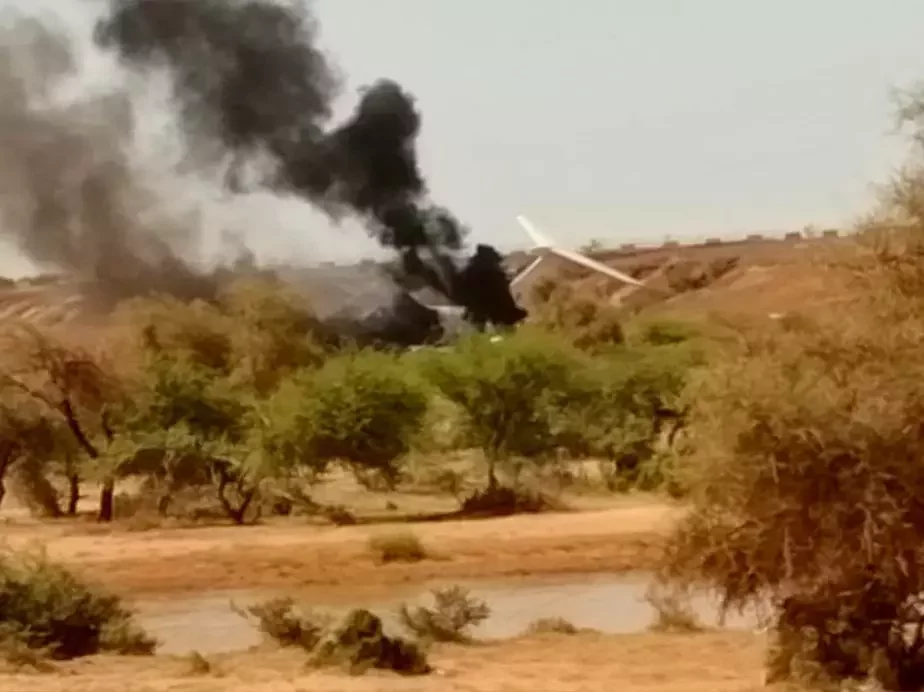 Грузовой самолет, который рухнул в Мали и мог иметь вагнеровцев на борту. Также сообщается, что самолет может принадлежать Беларуси. Фото: пророссийские телеграм-каналы