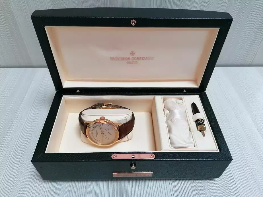 Часы Vacheron Constantin, которые продаются на аукционе. Фото: e-auction.by