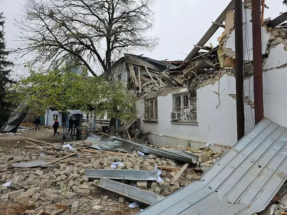 Здание, разрушенное в результате удара 3 ноября. Фото из местных телеграм-каналов