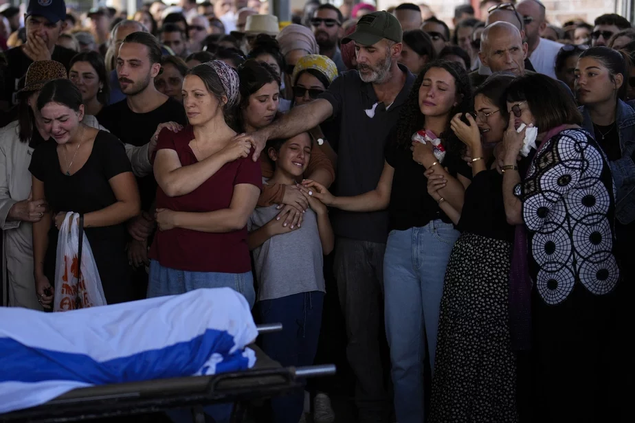 На похоронах израильского солдата. Фото: Francisco Seco / AP Photos