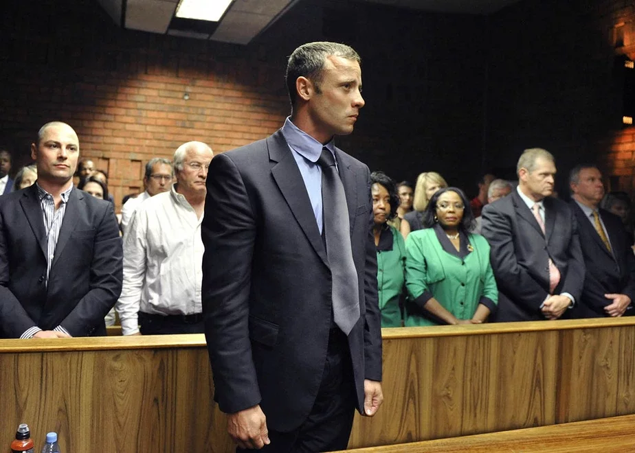 Оскар Пісторыус падчас судовага пасяджэння ў Прэторыі ў лютым 2013 года. AP Photo, File 