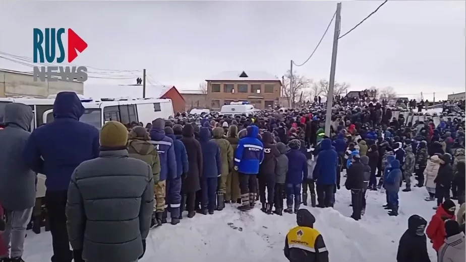 Протестующие в Баймаке. Скрин видео: zhivoygvozd / YouTube
