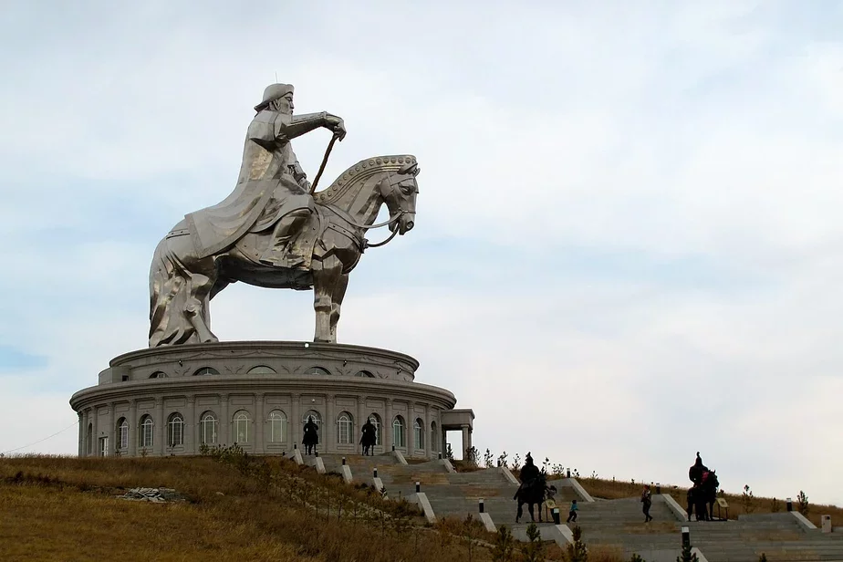 40-mietrovaja statuja Čynhischanu. Fota: Steffen Wurzel / Wikipedia