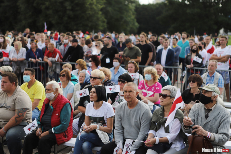 70 тысяч чалавек выйшлі на мітынг у падтрымку Ціханоўскай у Мінску 