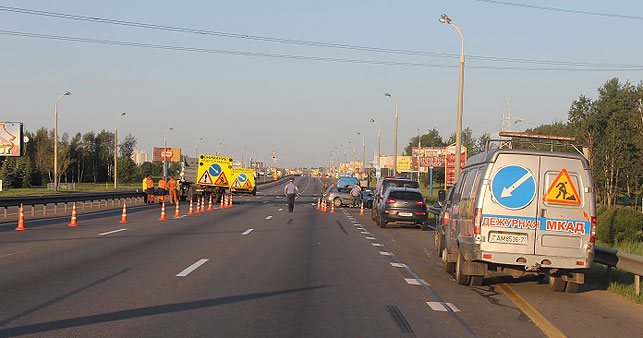 Едем 150. 5 Дорожников пострадали на МКАДЕ.