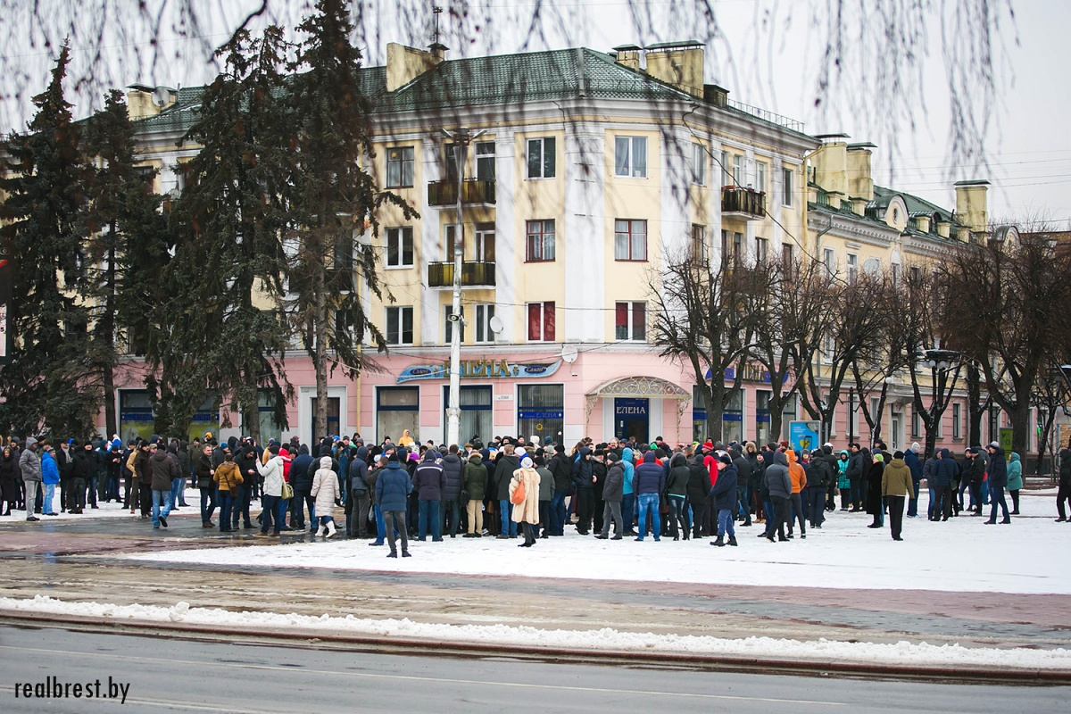 Около 300 человек протестовали в Бресте. Самый популярный лозунг: «Баста!»