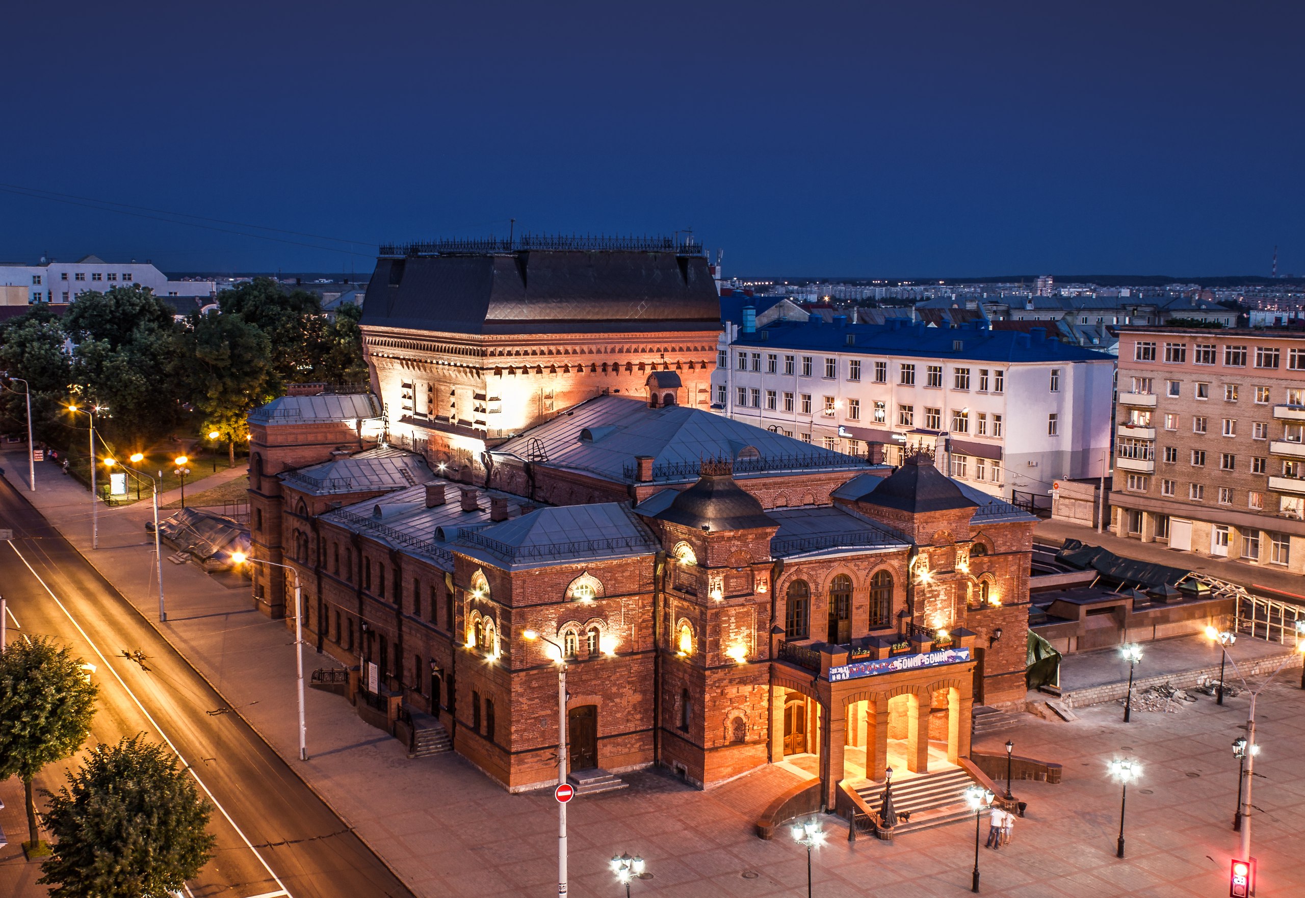 Могилев фото. Могилев драмтеатр. Могилёвский областной драматический театр Могилёв. Могилев Театральная площадь. Могилев центр города.