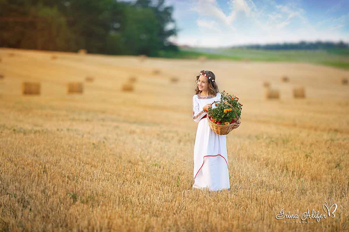 Белорусочка. Фотосессия Белорусочка. Белорусочка с караваем. Фотосессия маленькая Белорусочка. Фото дзяучынка.