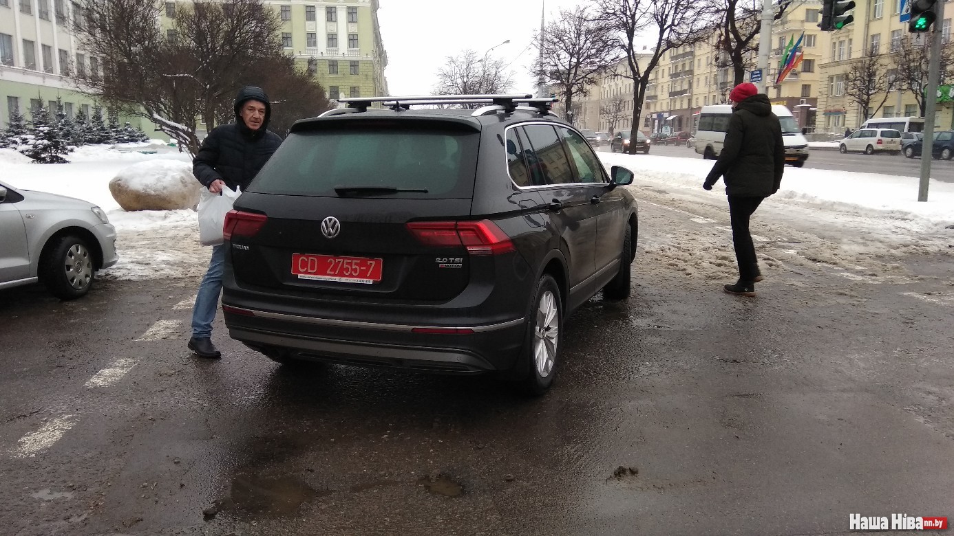 Посольство России в Минске авто с дипломатическими номерами
