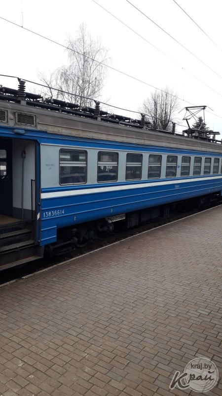 Поезд молодечно. Поезд Минск-Гудогай. Электричка Минск Гудогай. Поезд Москва Молодечно. Молодечно Минск электричка фото.