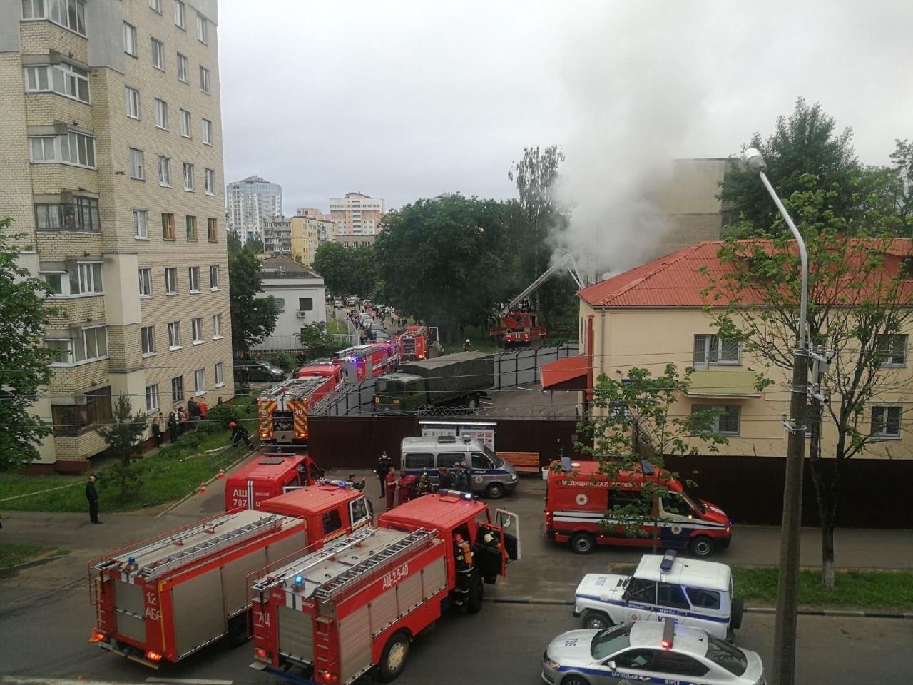 В Минске в доме на улице Кольцова взрыв и пожар, трое пострадавших