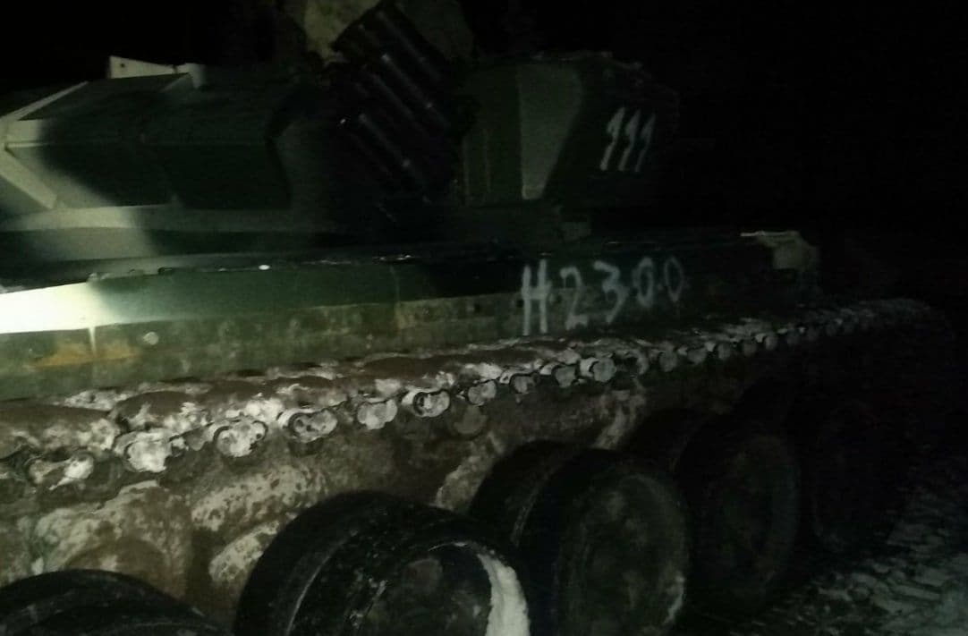 чучело масленица расстреляли из танка. поджог танка. танк обваренный рельсами. в снигиревке зажгли танк. поджог танка.