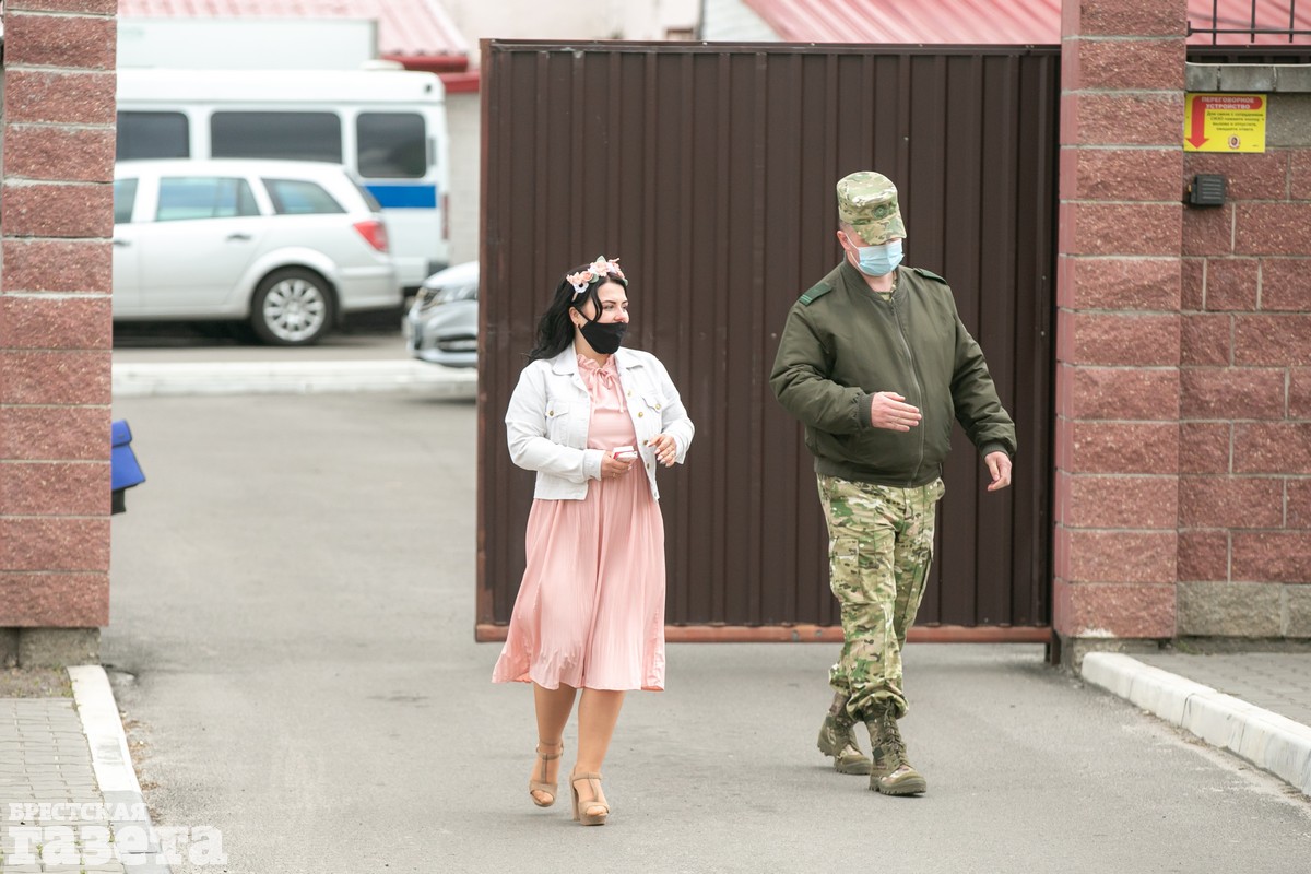 Эмоции — через край»: в СИЗО Бреста девушка вышла замуж за политзаключенного