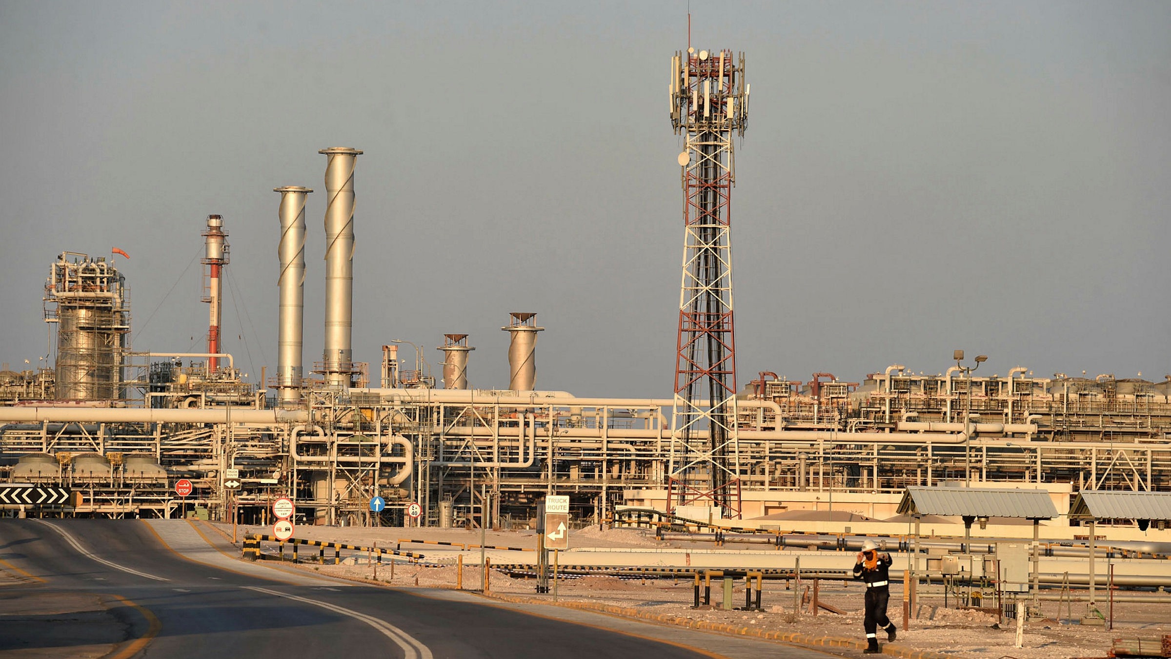 Саудовская аравия производство. Арамко Саудовская Аравия. Нефтяная компания в Саудовской Аравии Aramco. Компания Арамко Саудовская Аравия. Завод в Саудовской Аравии Арамко.