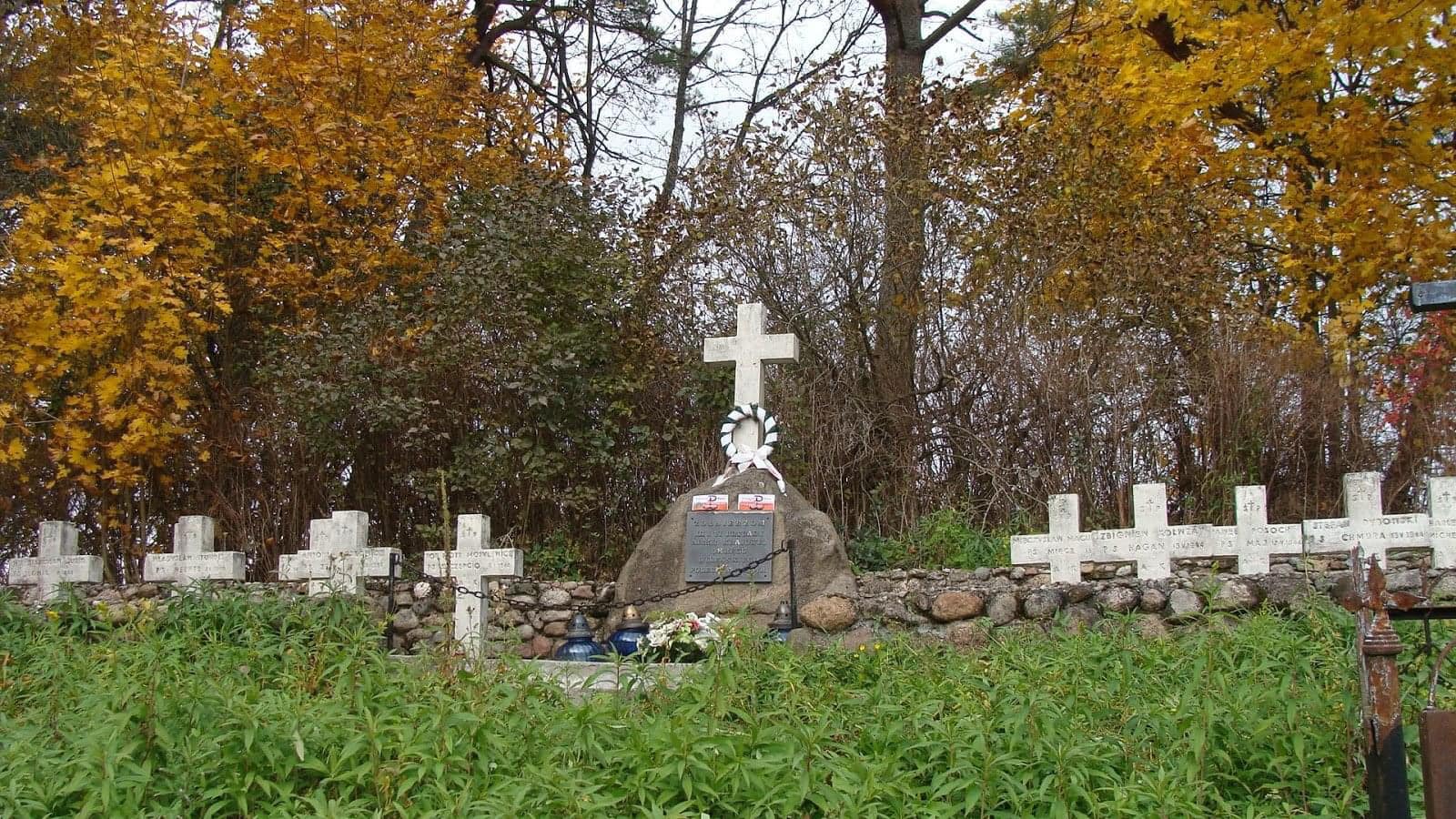 Минские могилы. Могилы польских солдат в Беларуси. Польское кладбище. Место на кладбище.