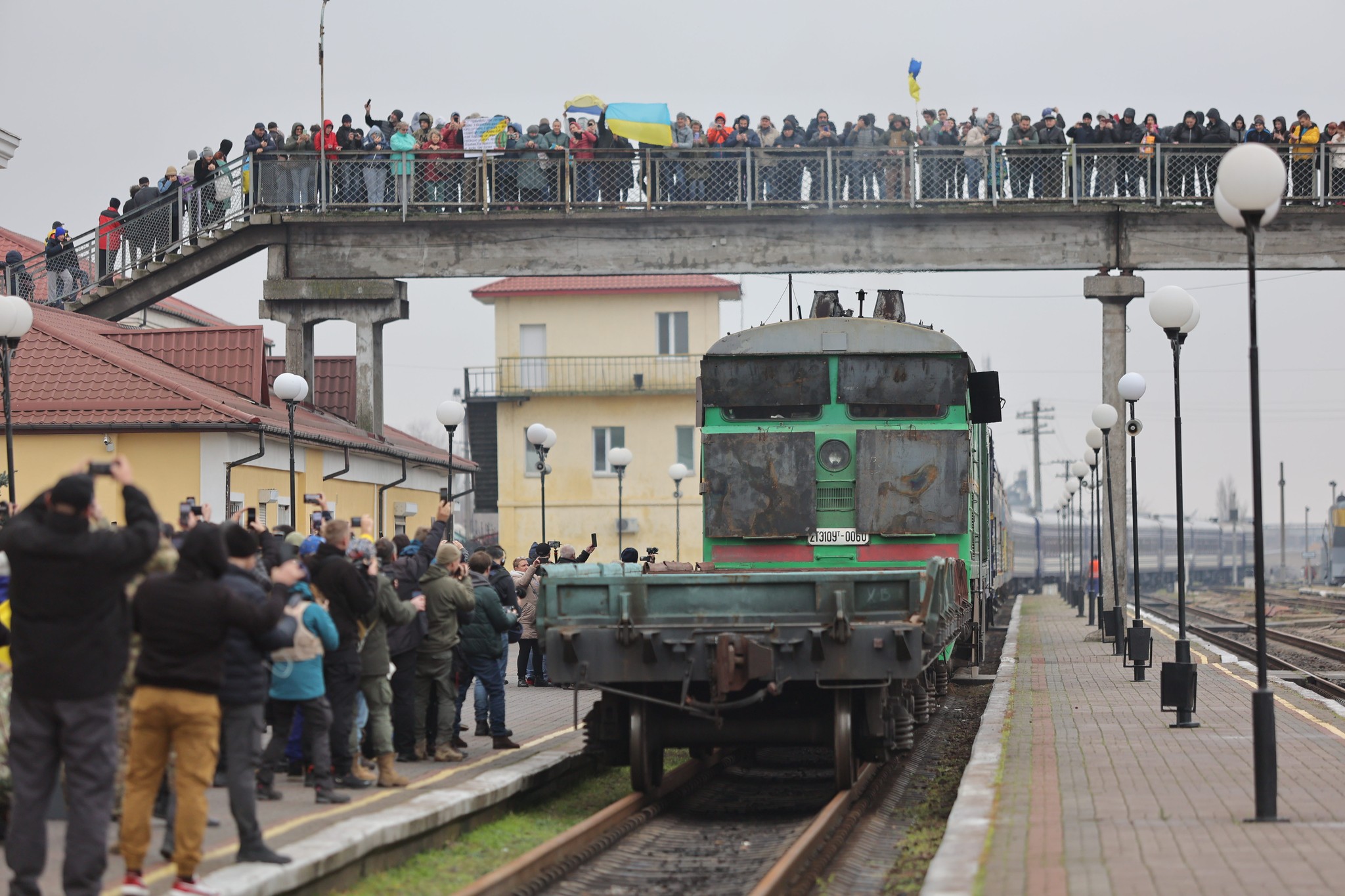 В Херсон прибыл первый поезд из Киева. Посмотрите, как его встречали