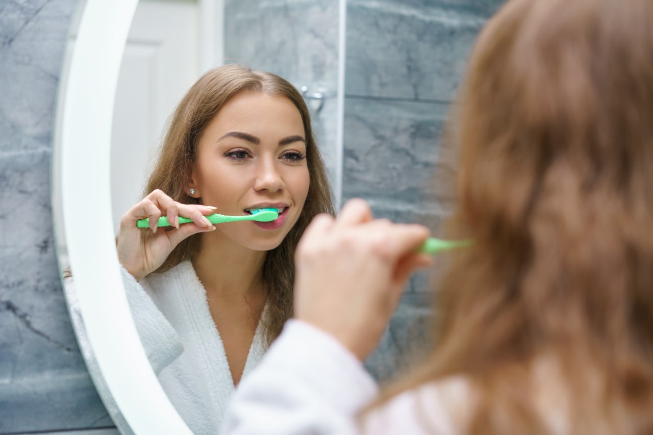 Когда лучше чистить зубы — до завтрака или после? Вот что говорит наука