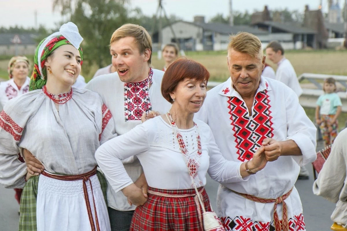 Умею доить корову, печь пироги, ткать». Молодой человек нашел себя в  глубинке и теперь влюбляет в нее туристов