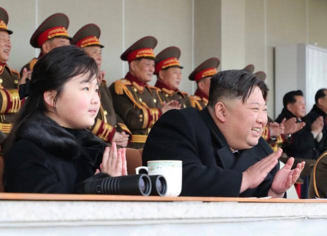 Ким Чен Ын посмотрел спортивные соревнования вместе с дочерью