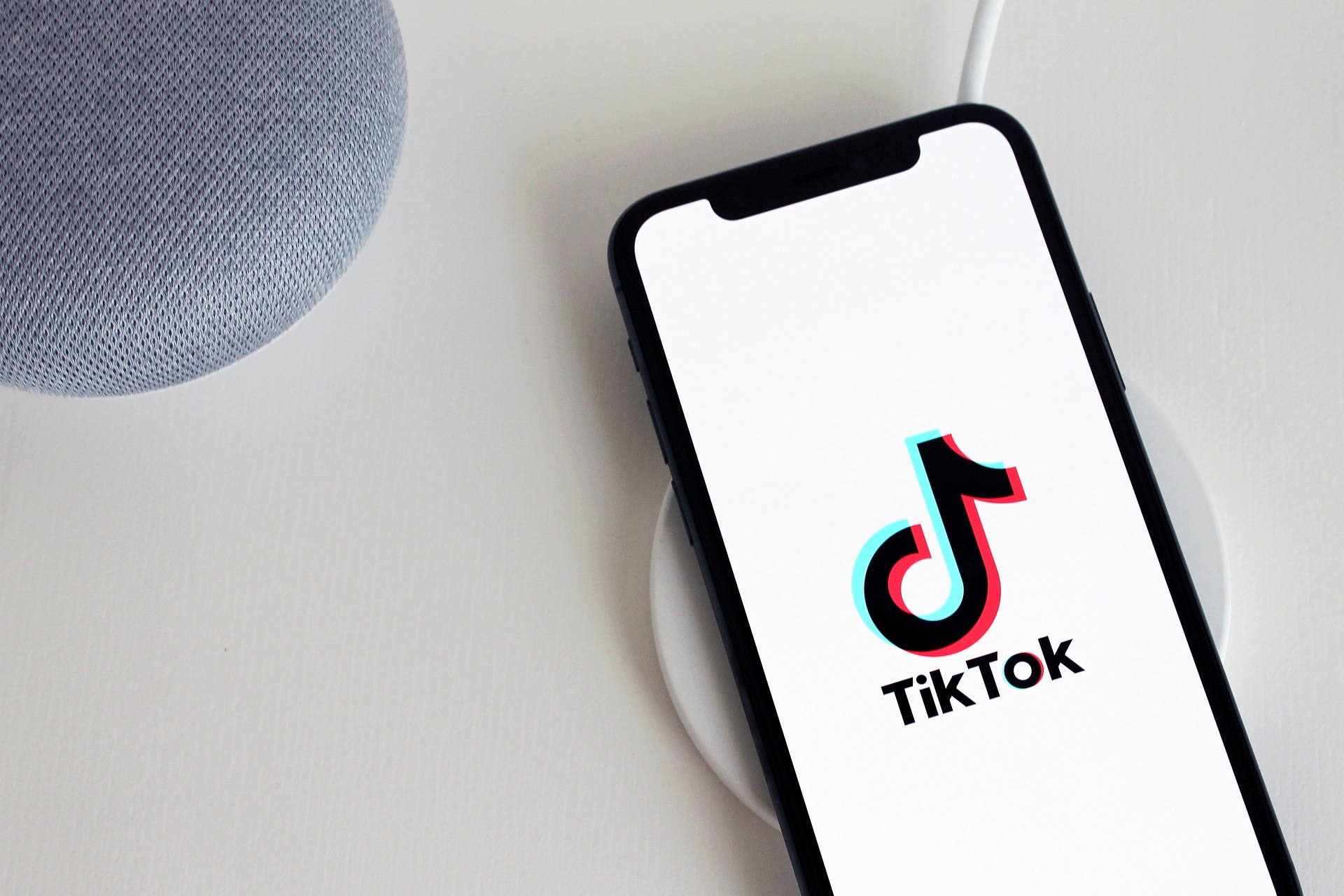 Опасный». Еврокомиссия запретила своим сотрудникам пользоваться TikTok на  всех устройствах