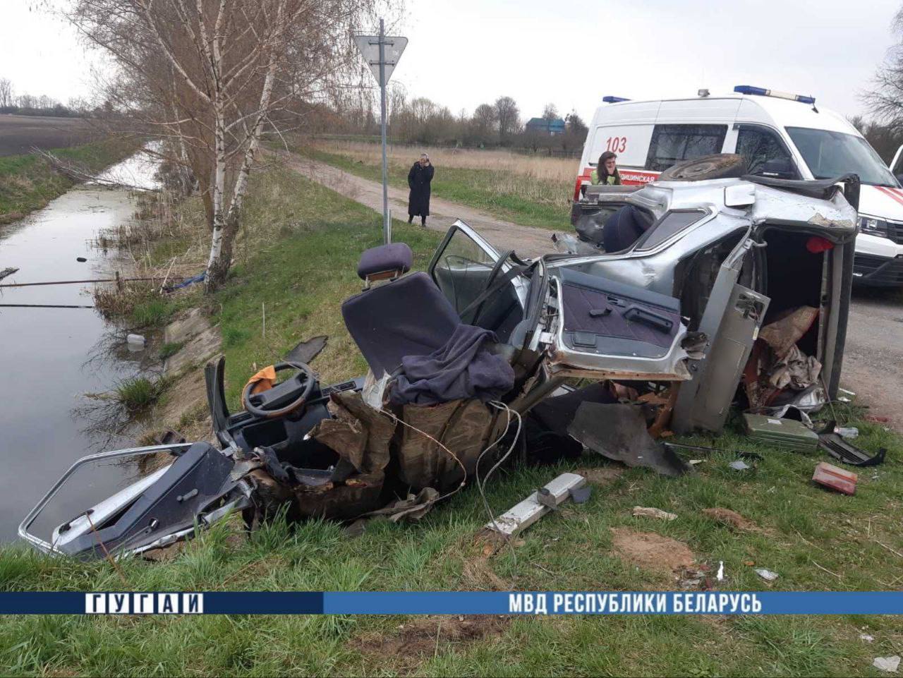 Два человека погибли в ДТП под Жабинкой, вместо машины — куча металлолома