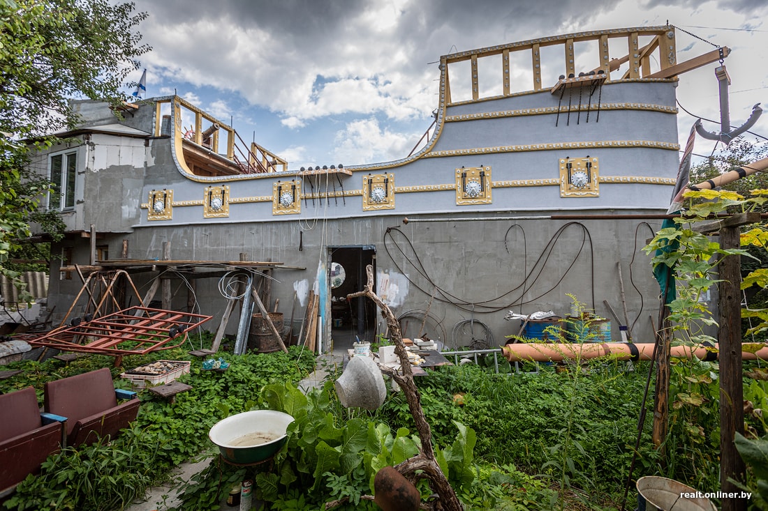 Умелец Валерий Кику из шебекинского села Купино построил во дворе своего дома корабль